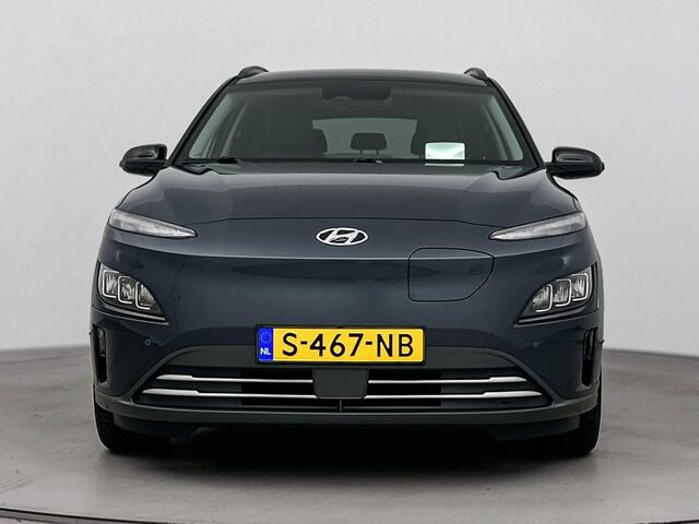 Hyundai Kona EV Premium 64 kWh | Trekhaak afneembaar | Climate control | Camera | Cruise control | Navi | Electrische stoelverstelling |