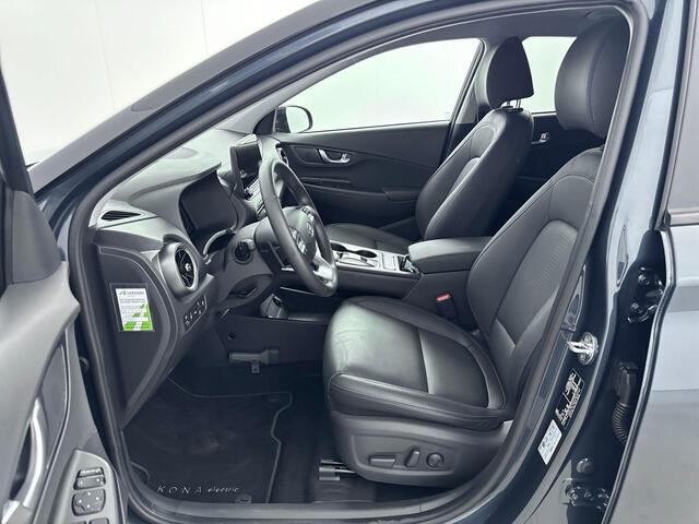 Hyundai Kona EV Premium 64 kWh | Trekhaak afneembaar | Climate control | Camera | Cruise control | Navi | Electrische stoelverstelling |