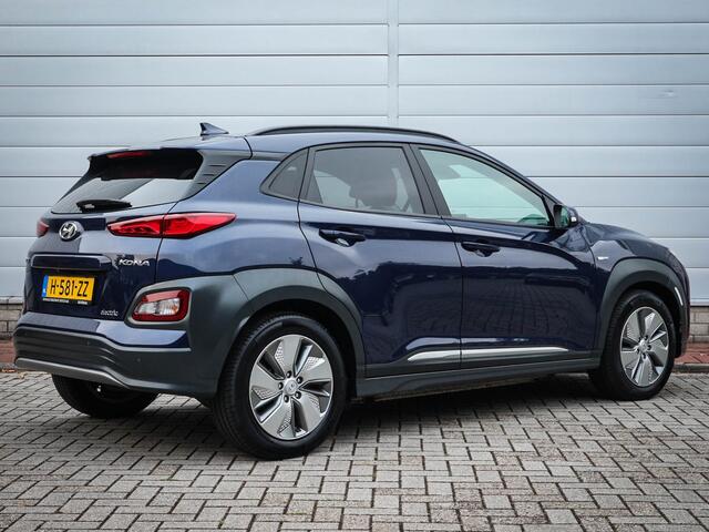 Hyundai Kona EV Fashion 64 kWh | Clima | Cruise | Navi | Pdc | Camera | Lichtmetaal |