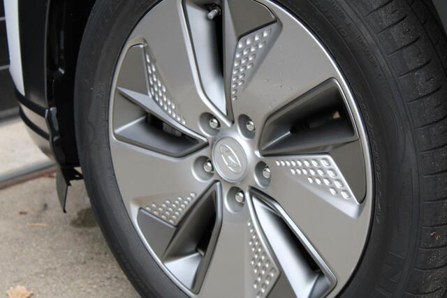 Hyundai Kona EV Premium 64 kWh Schuifdak - Head-up - Leer - LED