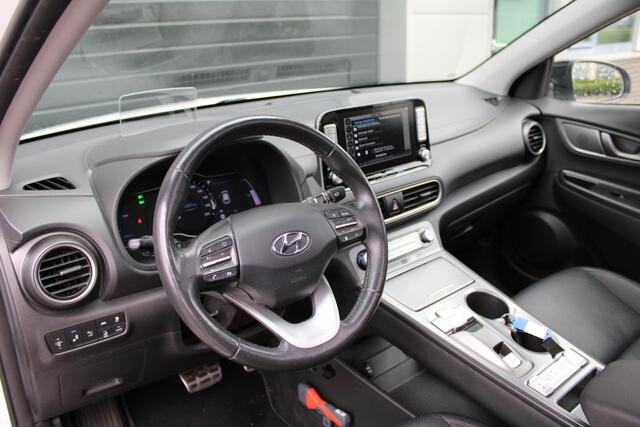 Hyundai Kona EV Premium 64 kWh Schuifdak - Head-up - Leer - LED