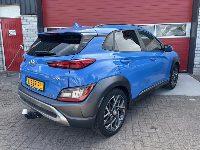 Hyundai Kona 1.6 GDI HEV Premium FACELIFT / TREKHAAK / LEDER / STOELVERW / STOELVERKOEL / STUURVERW / CAMERA / DAB+ / CAMERA / NL-AUTO