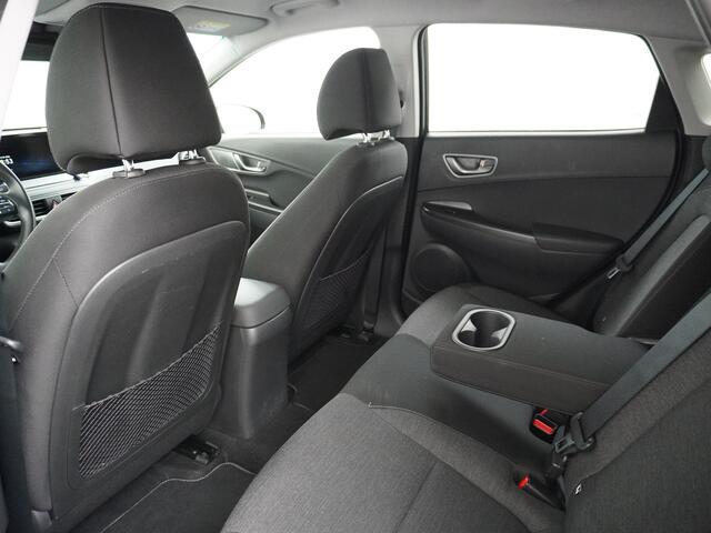 Hyundai Kona EV 64kWh AUT.204pk Grootste ACCU Adaptieve Cruise Control Camera Navi Apple Carplay Android Auto Head-Up Display Ecc DAB Keyless Pdc Regen-Lichtsensor Electric Led Blindspot Monitoring LaneAssist Subwoofer Voorruit verwarmbaar Bluetooth Privacy Glas Lmv 1