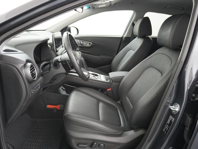 Hyundai Kona EV 64kWh 204pk Leer Apple Carplay Android Navi Camera Elektr.Stoelen+Verwarmd+Ventilatie Adaptive Cruise/Stop&Go Zelfsturend Multimedia Led Keyless Dab+ Premium Pdc Elektr.Stoelen+Verwarmd+Ventilatie-koeling Subwoofer Bluetooth Dodehoek detector 1e Eigena