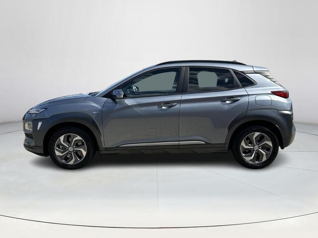 Hyundai Kona 1.6 GDI HEV Fashion Trekhaak| Climate control| Applecarplay| Sportvelgen| Head up display| All Season banden|