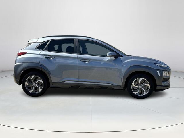 Hyundai Kona 1.6 GDI HEV Fashion Trekhaak| Climate control| Applecarplay| Sportvelgen| Head up display| All Season banden|