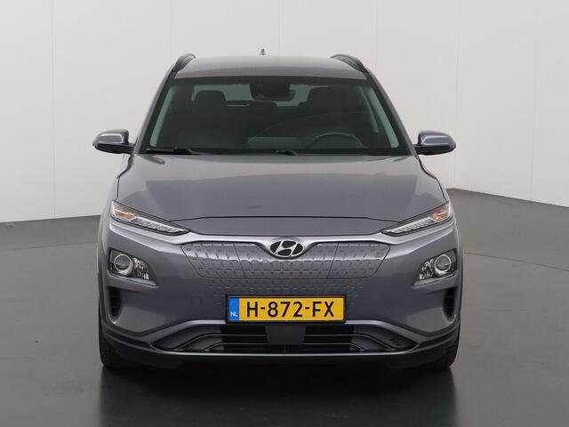 Hyundai Kona EV Fashion 64 kWh | SOH 95,4% | Navigatie | Parkeercamera | Stoelverwarming | Keyless Go |