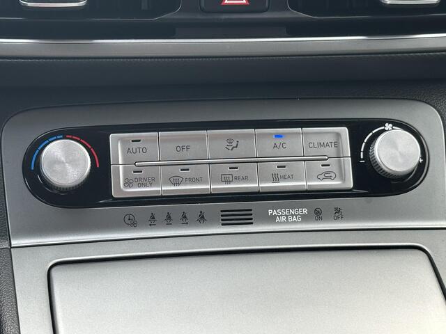 Hyundai Kona EV Fashion 64 kWh / Apple Carplay & Android Auto / 3 Fase / Achteruitrijcamera /1e Eigenaar / Dealer onderhouden / Parkeersensoren achter / Allseasonbanden /