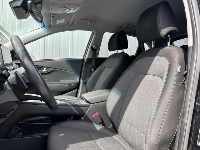 Hyundai Kona EV Fashion 64 kWh / Apple Carplay & Android Auto / 3 Fase / Achteruitrijcamera /1e Eigenaar / Dealer onderhouden / Parkeersensoren achter / Allseasonbanden /