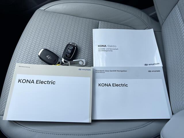 Hyundai Kona EV Premium Sky 204 pk 64 kWh Automaat / Dealer onderhouden / WLTP bereik 484 km / Warmtepomp / Stoelventilatie / Stuur-, stoel- & achterbankverwarming / Navigatie / Apple Carplay Android /