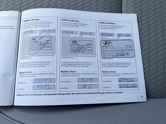 Hyundai Kona EV Premium Sky 204 pk 64 kWh Automaat / Dealer onderhouden / WLTP bereik 484 km / Warmtepomp / Stoelventilatie / Stuur-, stoel- & achterbankverwarming / Navigatie / Apple Carplay Android /