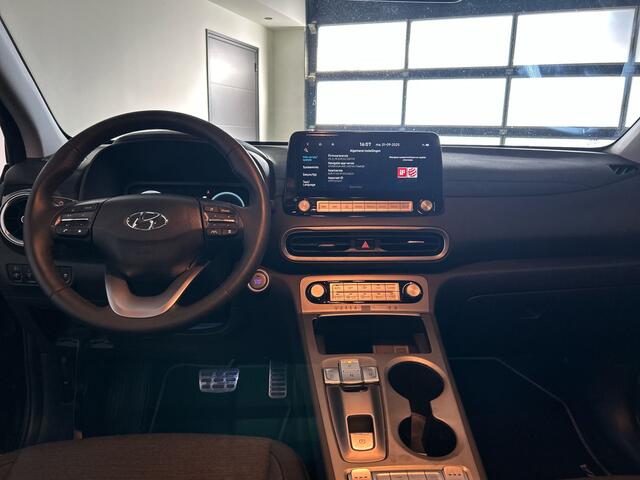 Hyundai Kona Electric Comfort Smart 64.8 kWh | Warmtepomp | Head-up display | Trekhaak | Voorzetels en stuur verwarmbaar