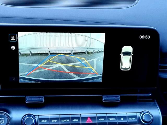 Hyundai Kona 1.6 GDI HEV Comfort Smart / ¤ 2000,- Voordeel Op Nieuwprijs / Rijklaarprijs / Direct Leverbaar / Navigatie / 18" LMV / Adaptieve Cruise Control / Parkeersensoren voor en achter /