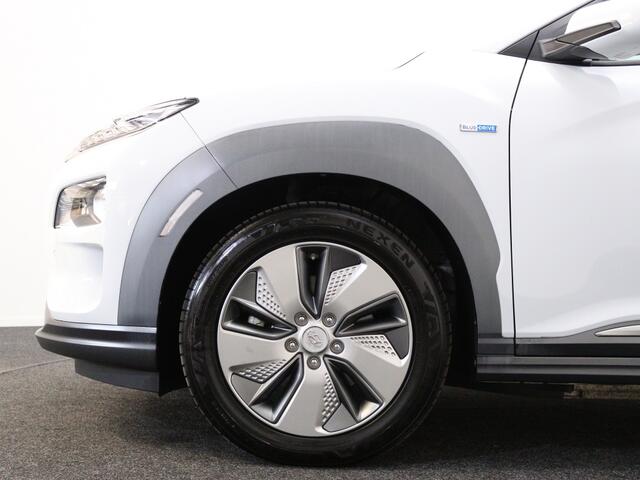 Hyundai Kona EV Premium 64 kWh | Afn. Trekhaak | Navigatie |