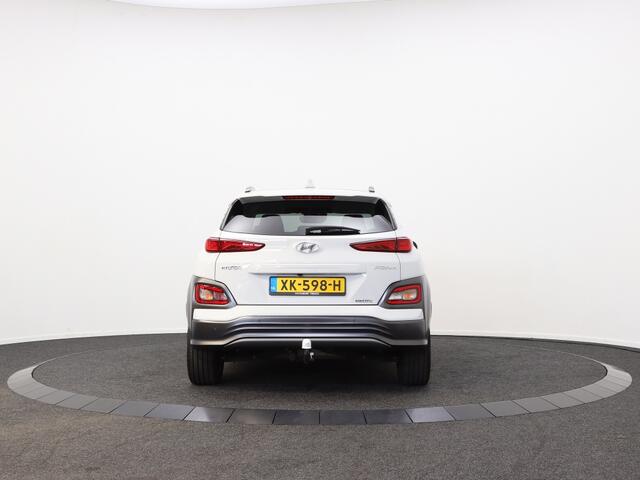 Hyundai Kona EV Premium 64 kWh | Afn. Trekhaak | Navigatie |