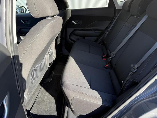 Hyundai Kona Electric Comfort Smart 65.4 kWh / Navigatie / 19" Lm velgen / Elektrisch bedienbare achterklep / Stoel en Stuur verwarming /