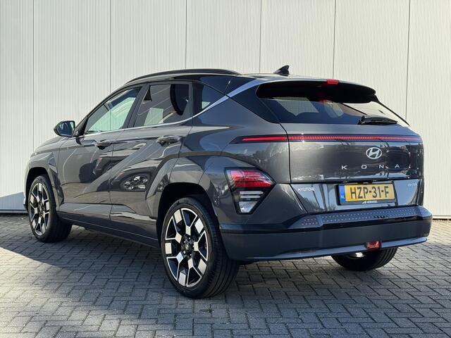 Hyundai Kona Electric Comfort Smart 65.4 kWh / Navigatie / 19" Lm velgen / Elektrisch bedienbare achterklep / Stoel en Stuur verwarming /