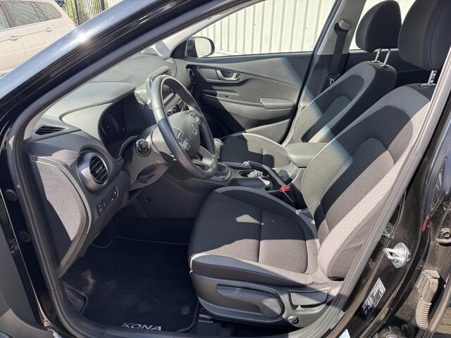 Hyundai Kona 1.0 T-GDI Comfort / Navigatie door Appel CarPlay/Android Auto / Climate Control / Cruise Control / Stoel & Stuurverwarming / Bluetooth / DAB / Achteruitrijcamera / Parkeersensoren / Lichtmetalen Velgen /