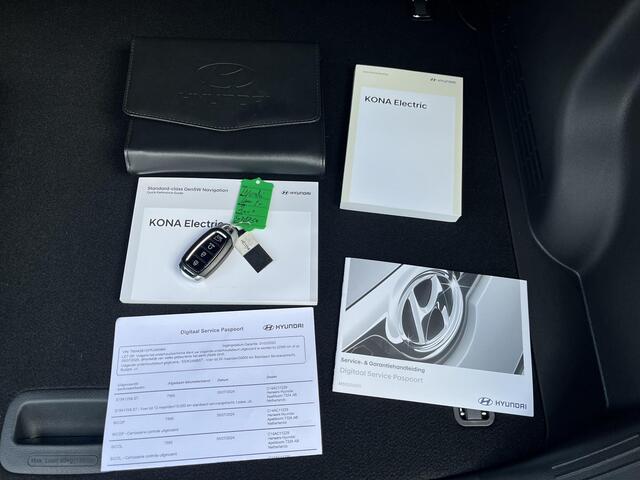 Hyundai Kona EV Premium Sky 64 kWh / Duurste uitvoering !! / Lage Kilometerstand / BTW-auto /