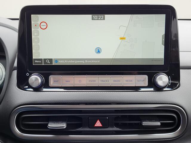 Hyundai Kona EV Comfort Smart 64 kWh / 3 Fase Laden CCS Snelladen / WLTP bereik 484 km / Dealer onderhouden / Apple Carplay / Android Auto / Navigatie / Camera / Kreil audio / DAB / Stuur-, en voorstoelverwarming