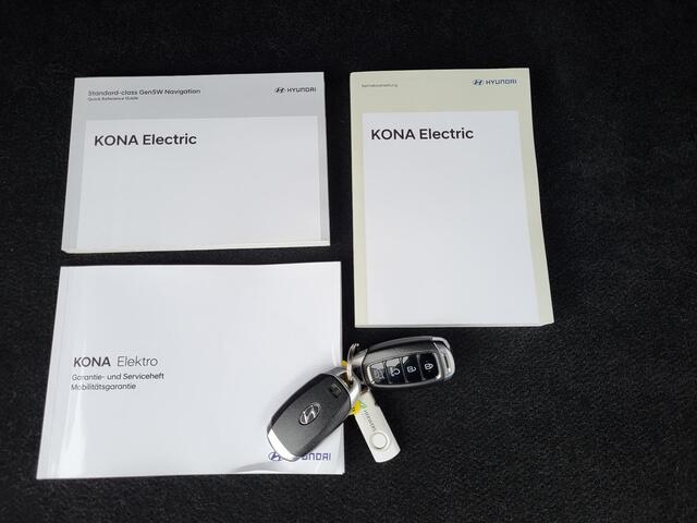 Hyundai Kona EV Comfort Smart 64 kWh / 3 fase laden CCS Snelladen / WLTP bereik 484 km / Dealer onderhouden / All season banden / Apple Carplay / Android Auto / Navigatie / Camera / Kreil audio / DAB / Stuur-, en voorstoelverwarming