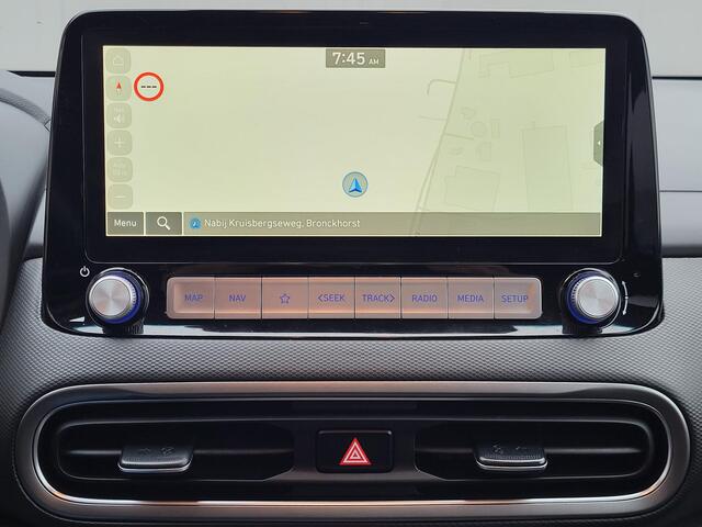 Hyundai Kona EV Comfort Smart 64 kWh / 3 fase laden CCS Snelladen / WLTP bereik 484 km / Dealer onderhouden / All season banden / Apple Carplay / Android Auto / Navigatie / Camera / Kreil audio / DAB / Stuur-, en voorstoelverwarming