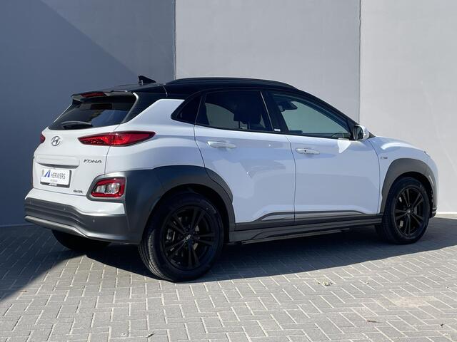 Hyundai Kona EV Comfort Smart 64 kWh / Dealer onderhouden / Afneembare Trekhaak / Apple Carplay/Android auto / Stoelverwarming / Cruise Control Adaptief / KRELL Audiosysteem