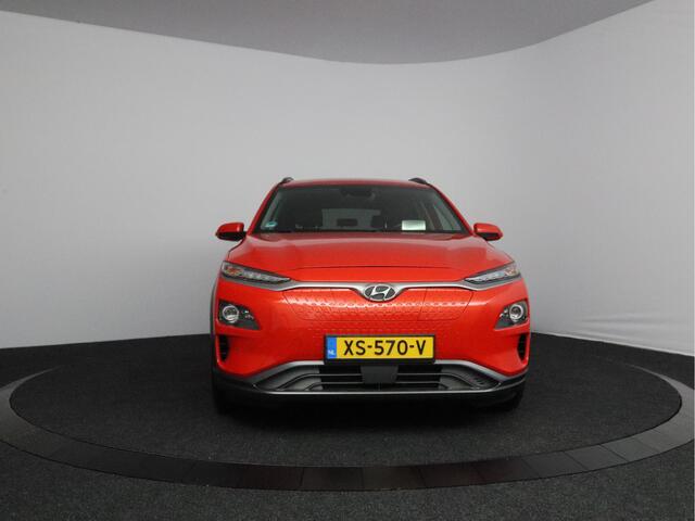 Hyundai Kona EV Premium 64 kWh | Schuif-kanteldak | Warmtepomp