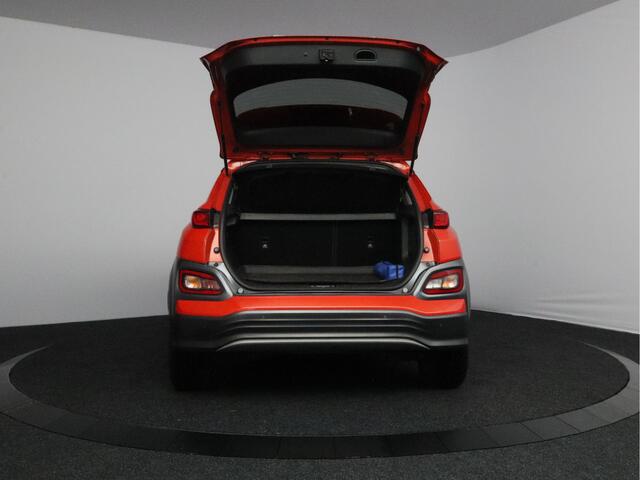 Hyundai Kona EV Premium 64 kWh | Schuif-kanteldak | Warmtepomp