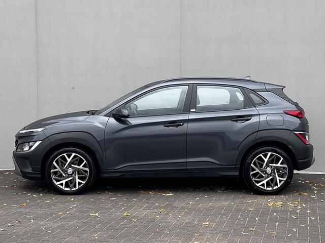 Hyundai Kona 1.6 GDI HEV Fashion Automaat / 1.300 kg trekgewicht / Dealer onderhouden / CC / Stuur- en stoelverwarming / Navigatie / Achteruitrijcamera / Apple Carplay Android / 18" LM wielen /