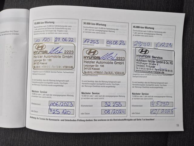 Hyundai Kona EV Comfort Smart 39 kWh Automaat / Apple Carplay Android Auto / Allseason banden / Stuur-, en Stoelverwarming / Facelift / 3 fase Laden / Bluelink Navigatie / Dealer Onderhouden / Adaptief CC / WLTP bereik 305 km Stad 335 km / Keyless Entry/Start /