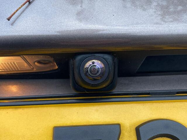 Hyundai Kona EV Fashion 64 kWh 204 Pk | Trekhaak | LED | Head-up | Carplay | Adaptive Cruise | Climate Control | Navigatiesysteem | Camera | 17 Inch