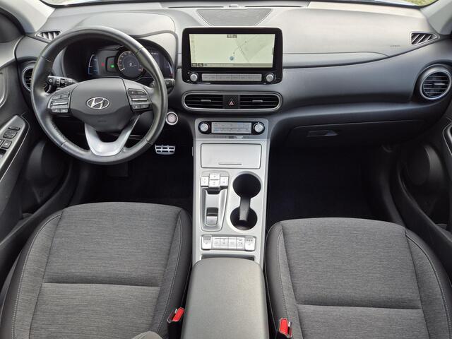 Hyundai Kona EV Comfort 64 kWh Automaat / 3-Fase Laden / Navigatie / Apple Carplay Android Auto / Adaptief cruise control / Krell Audio systeem / Achteruitrijcamera / Stuur- en Stoelverwarming / Warmtepomp /