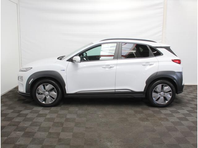 Hyundai Kona EV Premium 64 kWh CARPLAY | 3 FASE | CAMERA | DAB | LED | STOELVERW/VENT | LMV | ADAPCRUISE | LEER | HEAD-UP