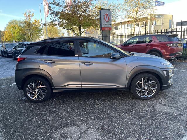 Hyundai Kona 1.6 GDI HEV Premium // DODEHOEK // HEAD-UP DISPLAY // KEYLESS // LEDER // CAMERA+SENSOREN // LED // CLIMA // STUUR+STOELVERWARMING //