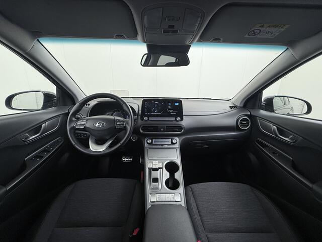 Hyundai Kona EV64kWh Trekhaak Adap. Cruise + Stop&go W-pomp Head Up Display Fashion Navi Ecc Pdc Apple Carplay Android Auto DAB Lane Assist Lmv Privacy Glas Keyless Rijstrooksensor 1e Eigenaar