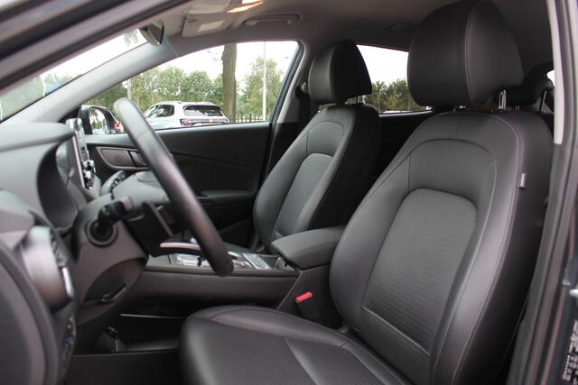 Hyundai Kona EV Premium 64 kWh / Camera / Leder / Head-up / 18'' / Navigatie / Stuur+Stoelverwarming / Keyless / KRELL Audio / DAB / ACC