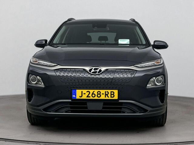 Hyundai Kona EV Fashion 64 kWh | Dodehoek detectie | Parkeersensoren achter en Camera | Warmtepomp | Soh 96,6% |