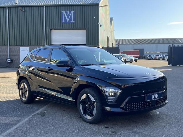 Hyundai Kona Elektro 160 kW Trend-Paket 3-Fase Lader | Dealeronderhouden | Fabrieksgarantie Hyundai tot 2029 | Stoel & Stuurverwarming | 360 camera | | Rijklaar Geleverd