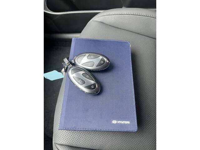 Hyundai Kona 1.6 GDI HEV Premium / Lederen bekleding / Stoel verwarming en ventilatie / 360 Graden Camera / 18 " lm / Led Koplampen /