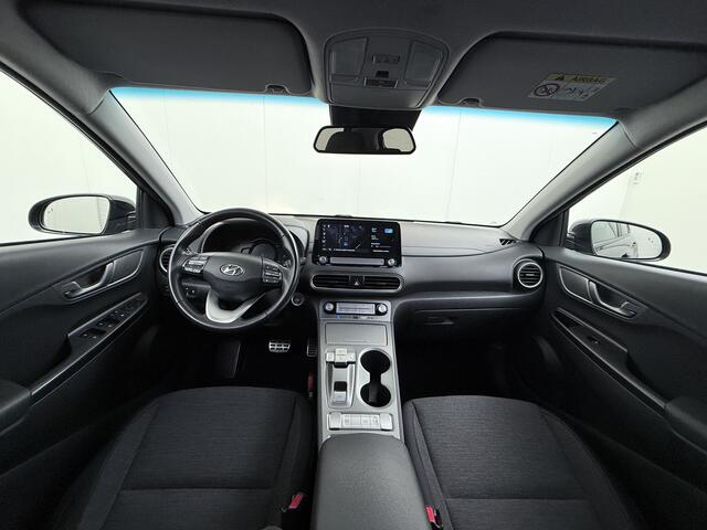 Hyundai Kona EV Fashion 64kWh SOH 100% Warmtepomp Head Up Display Adap.Cruise Navi Ecc Camera Apple Carplay Android Auto Pdc Lane Assist Dodehoekwaarschuwing Keyless Privacy Glas DAB FCA 1e Eigenaar Origineel Nederlandse Auto