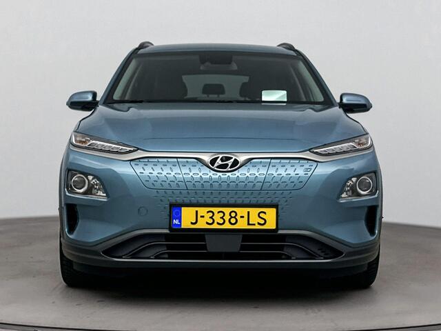 Hyundai Kona EV Fashion 64 kWh | Stoelverwarming | Parkeersensoren achter | Soh 96% | Navigatie |