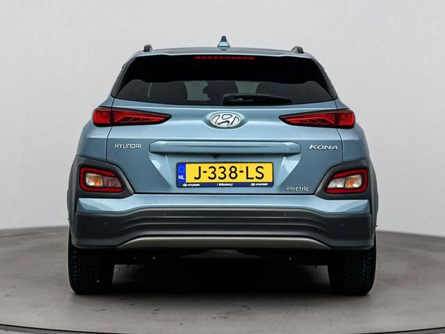 Hyundai Kona EV Fashion 64 kWh | Stoelverwarming | Parkeersensoren achter | Soh 96% | Navigatie |