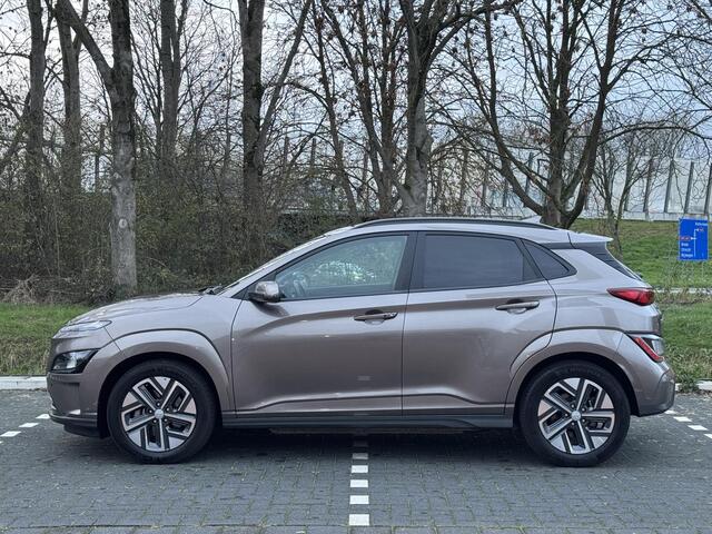 Hyundai Kona EV Fashion 64 kWh | 3-Fase OBC lader | Adaptieve cruisecontrol | Grootscherm Navigatie | Achteruitrijcamera | Apple Carplay & Android Auto | Head-up display |