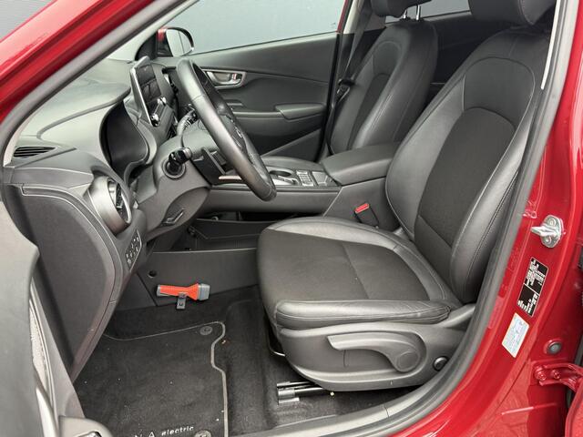 Hyundai Kona EV Fashion Design 64 kWh / Eerste Eigenaar / Dealer Onderhouden / Trekhaak / SOH 100% / Head-Up Display / Adaptive Cruise / Stoel Verwarming / Achteruitrij Camera / Keyless /