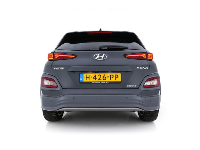 Hyundai Kona EV Premium 64 kWh ( Fase-3 ) { SOH-96%) Aut.* HEAT-PUMP | NAVI-FULLMAP | KEYLESS | CAMERA | DAB | ECC | PDC | ADAPTIVE-CRUISE | CCS-FASTLOADER | LANE-ASSIST | HEATED-COMFORTSEATS | 17''ALU*