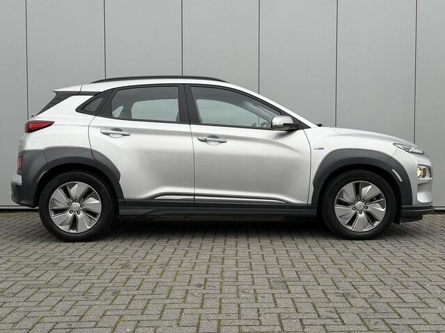 Hyundai Kona EV Comfort 64 kWh / Trekhaak 300KG / Navigatie / KRELL Audio / Adaptive Cruise Control / Climate Control / Achteruitrijcamera /