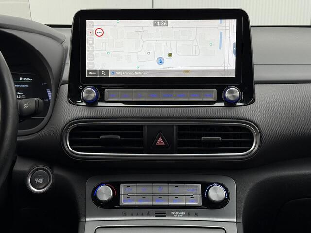 Hyundai Kona EV Premium 64 kWh / NL Auto / Zwart Leder / Stoelverkoeling / Stoelverwarming Voor + Achter / Stuurverwarming / KRELL Audio /