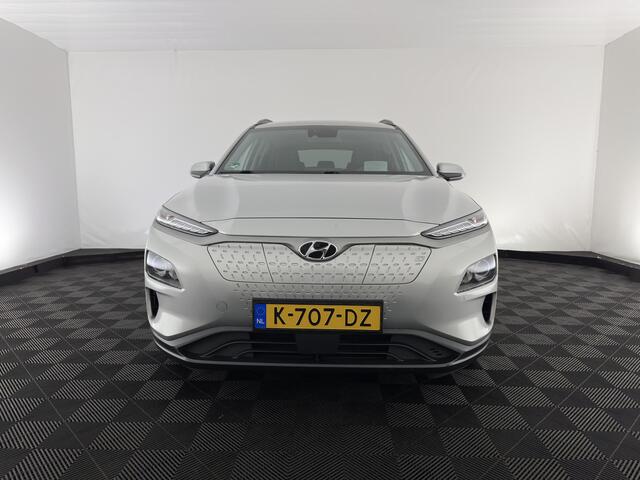 Hyundai Kona EV Fashion 64 kWh (3-Fase) {SOH-100%} (INCL-BTW) Aut * HEATPUMP | NAVI-FULLMAP | LEATHER-FABRIC | KEYLESS | CAMERA | DAB | ECC | PDC | ADAPTIVE-CRUISE | LANE-ASSIST | HEATED SEATS | PRIVACY-GLASS | HEAD-UP | SHIFT-PADDLES | 17"A