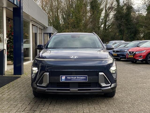 Hyundai Kona 1.6 GDI HEV Comfort Smart / Automaat / NL-Auto / 1-Ste Eigenaar / 18.000 Km / Fabrieksgarantie / Keyless / Digitaal Dashboard / LED / DAB / Apple-Carplay&Android-Auto / Navi / Camera / Stuur+Stoelverwarming / Adaptieve Cruise-Control / Lane-Assist / E-Ach
